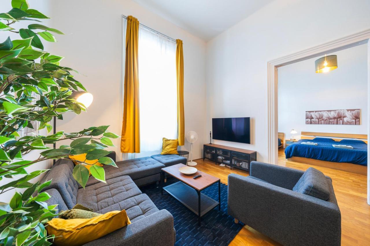 Shining Bright Two Bedroom Apt Next To Andrassy Ave Budapest Esterno foto