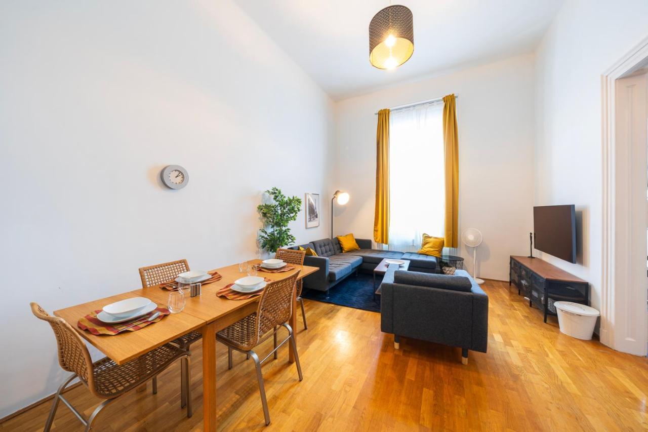 Shining Bright Two Bedroom Apt Next To Andrassy Ave Budapest Esterno foto