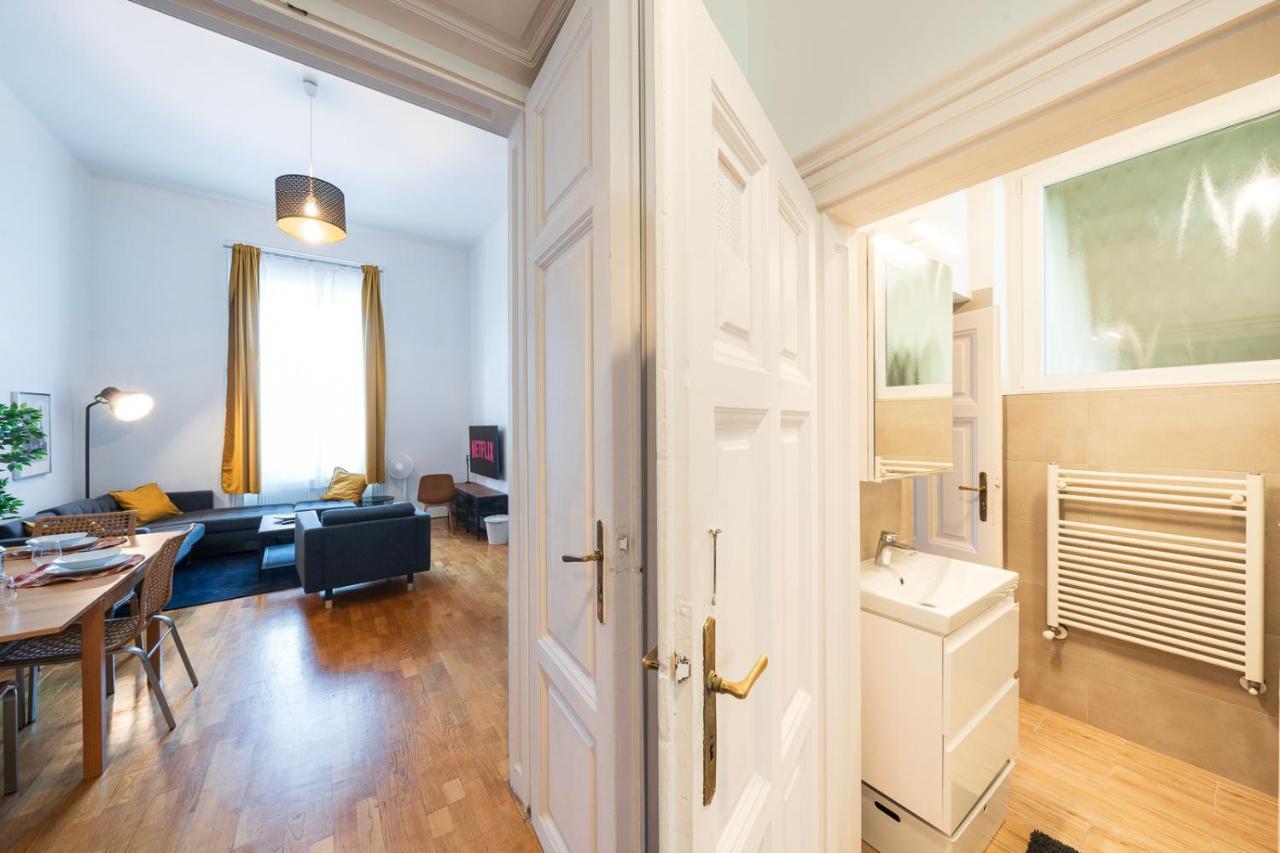 Shining Bright Two Bedroom Apt Next To Andrassy Ave Budapest Esterno foto